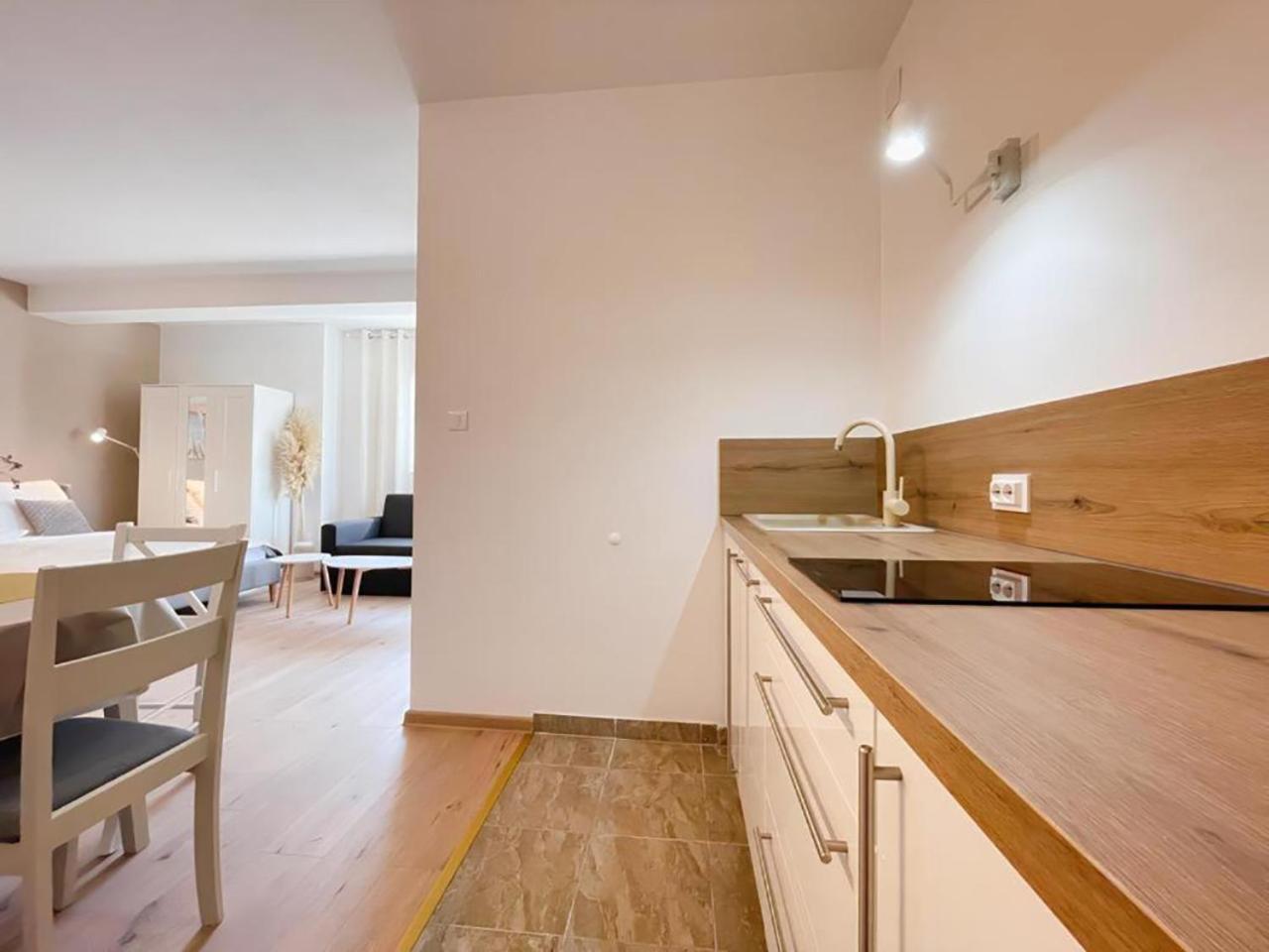 Caramel Comforts In Stinjan Only 800 Meters From The Beach Pula Exterior photo